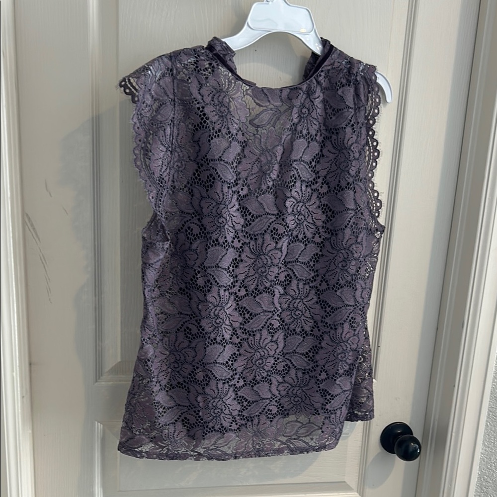 Elegant Lace Sleeveless Top - Gray